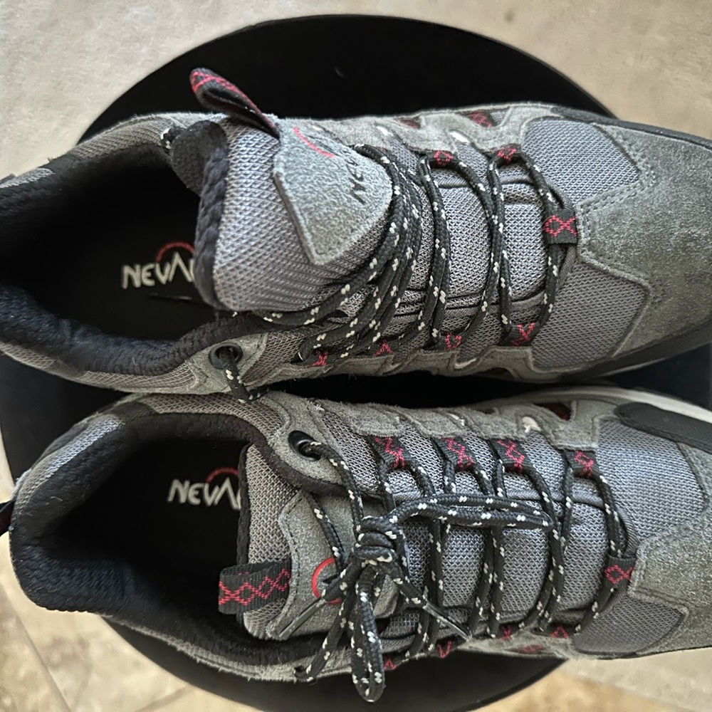 Like new men’s low top hikers.